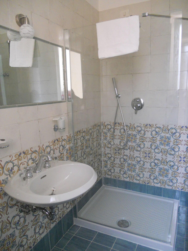 Bathroom, Sporting Club America, Salerno