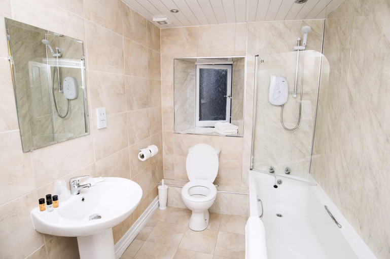 Bathroom, Douglas Arms Hotel, Aberdeenshire