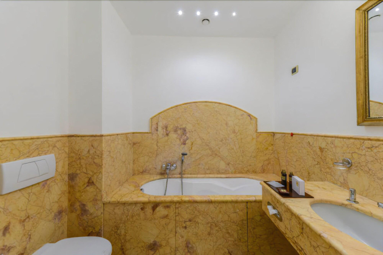 Bathroom 5, Albergo Alla Posta, Trieste
