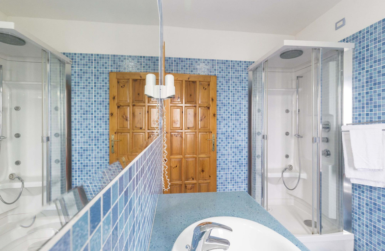 Bathroom 4, Calabrisella, Vibo Valentia
