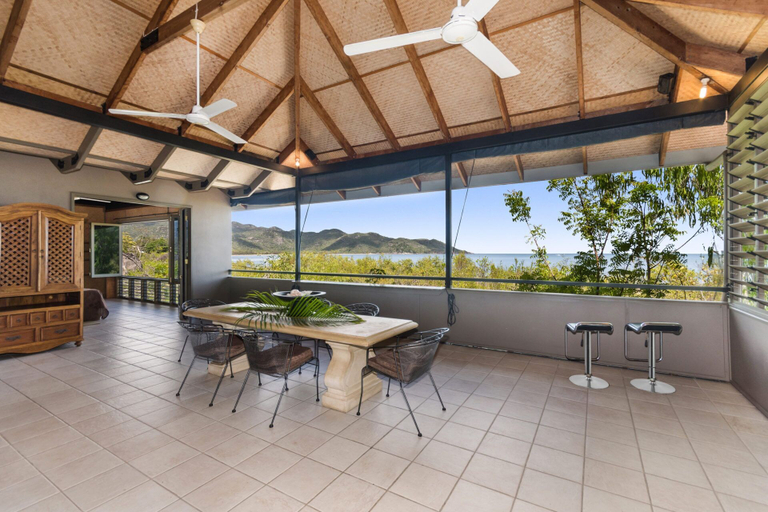 Others 5, Absolute Beachfront, Magnetic Island