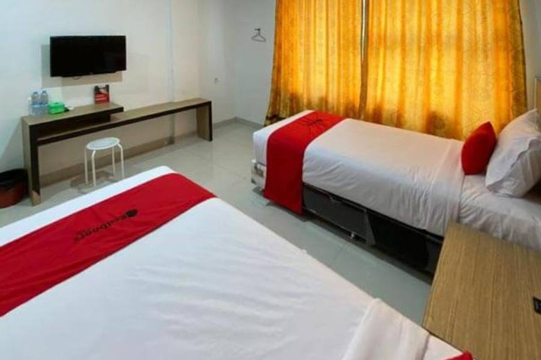 RedDoorz Plus @ Cemara Asri Medan, Medan