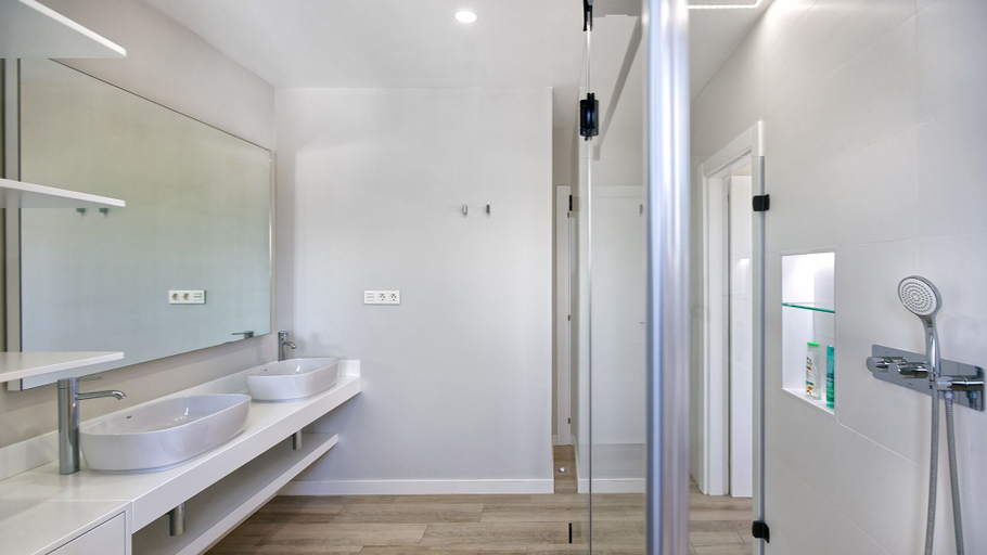 Bathroom 3, Deva Beach Boutique Apartments, Las Palmas