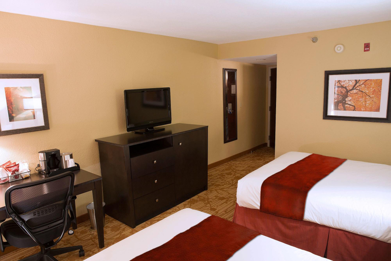 Bedroom 4, Branson Hillside Hotel, Taney