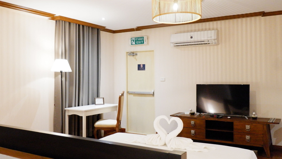 Public Area 3, RoomQuest Thonglor, Khlong Toey