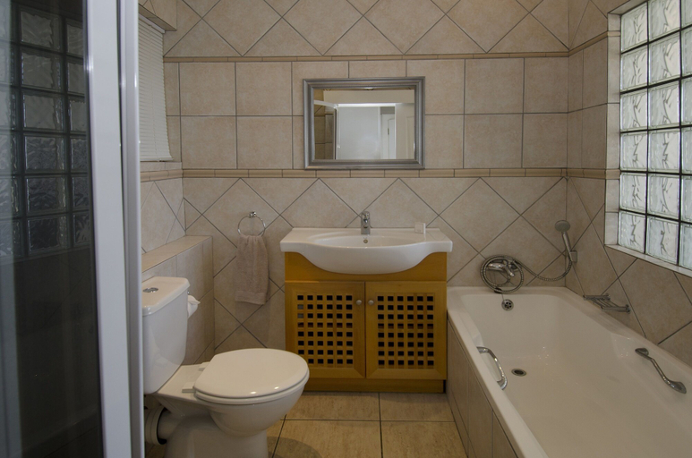 Bathroom 4, C203 Surfside, eThekwini