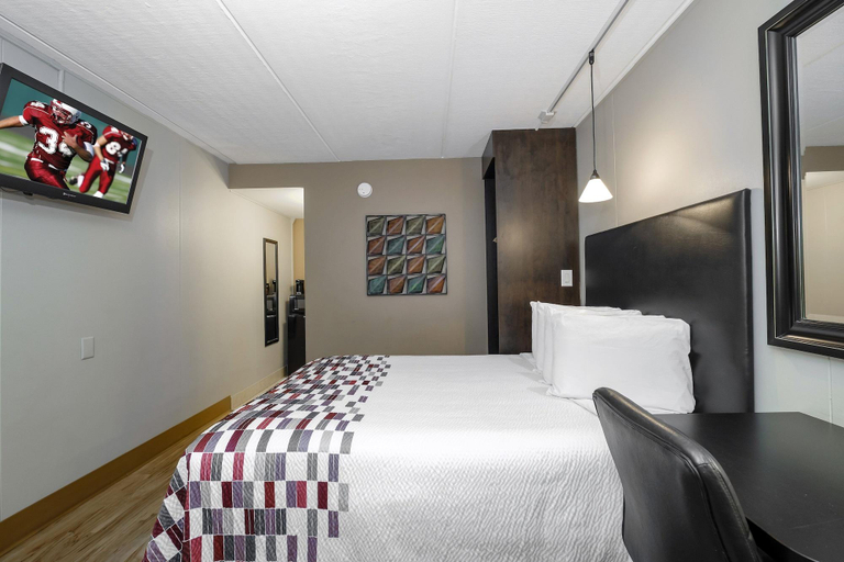 Bedroom 3, Red Roof Inn & Suites Herkimer, Herkimer