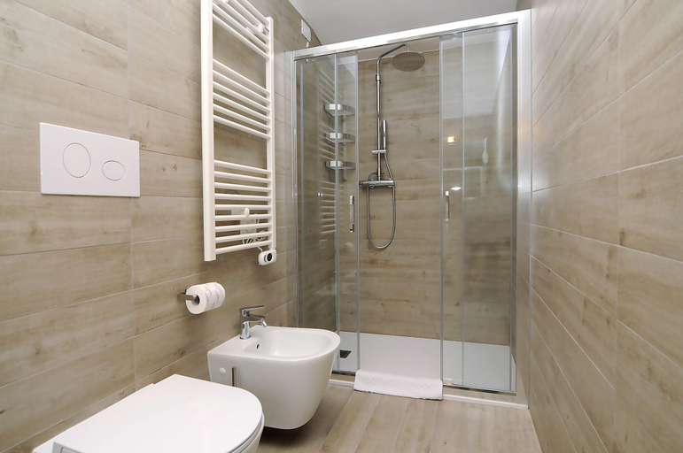 Bathroom 5, Marina Palac, Venezia