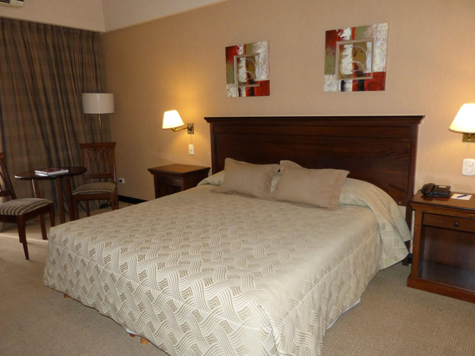 Bedroom 3, Howard Johnson Resort Pilar, Pilar