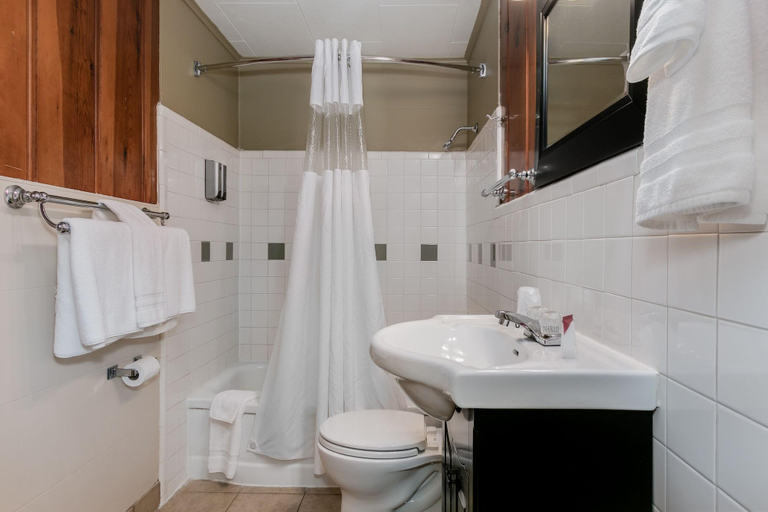 Bathroom 4, Courtesy Inn, Lane