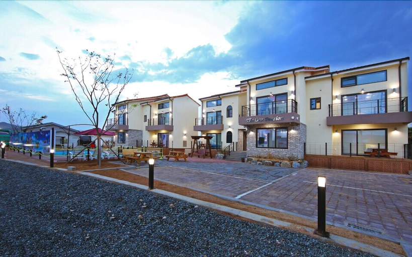 Exterior & Views 2, Gyeongju the One Pension - Red, Gyeongju