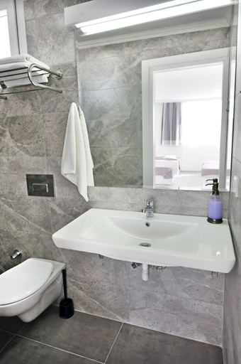 Bathroom 5, Artunc Hotel Bodrum, Bodrum