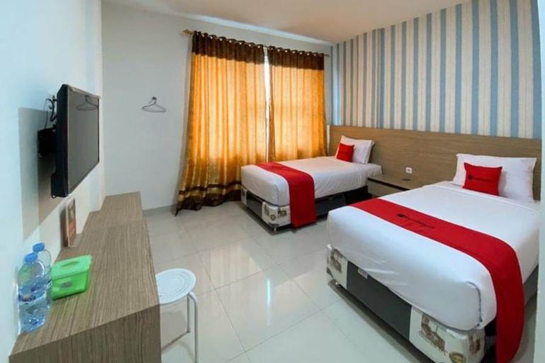 RedDoorz Plus @ Cemara Asri Medan, Medan