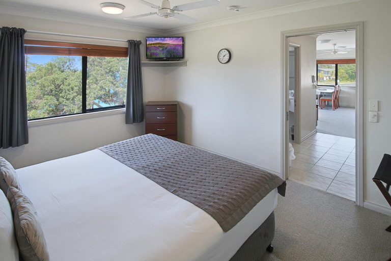 Bedroom 3, Whangaparaoa Lodge Motel, Rodney