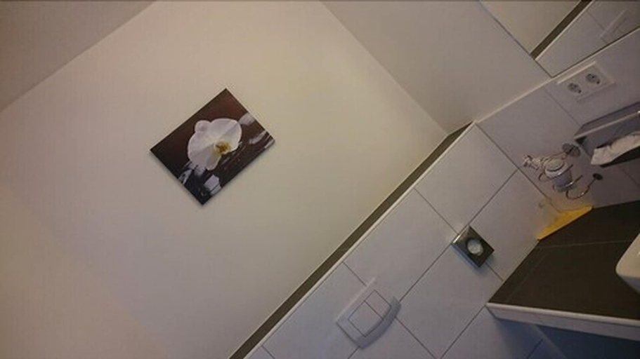 Bathroom 4, Das Neue Hotel Am Park, Unna