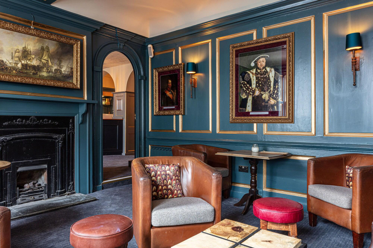 Public Area 3, Kings Arms and Royal Hotel , Surrey