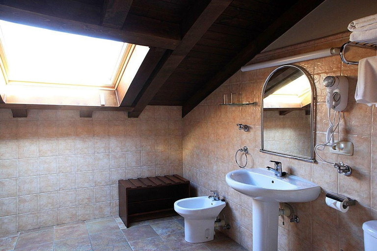 Bathroom 5, Hostal Trinkete Antxitonea, Navarra