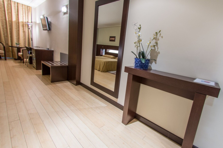 Public Area 3, Hostal Los 5 Pinos, Madrid