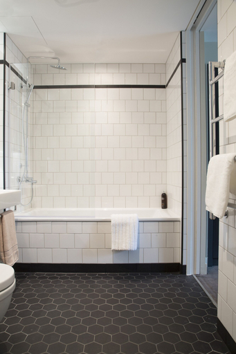 Bathroom 5, London Islandic One Excel - O2 - Parking, London