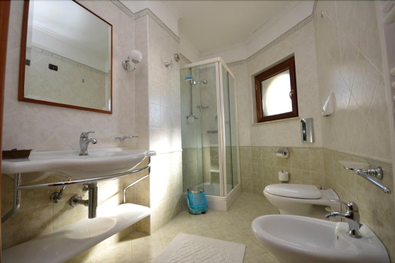 Bathroom 5, Hotel Residence Il Gabbiano, Crotone