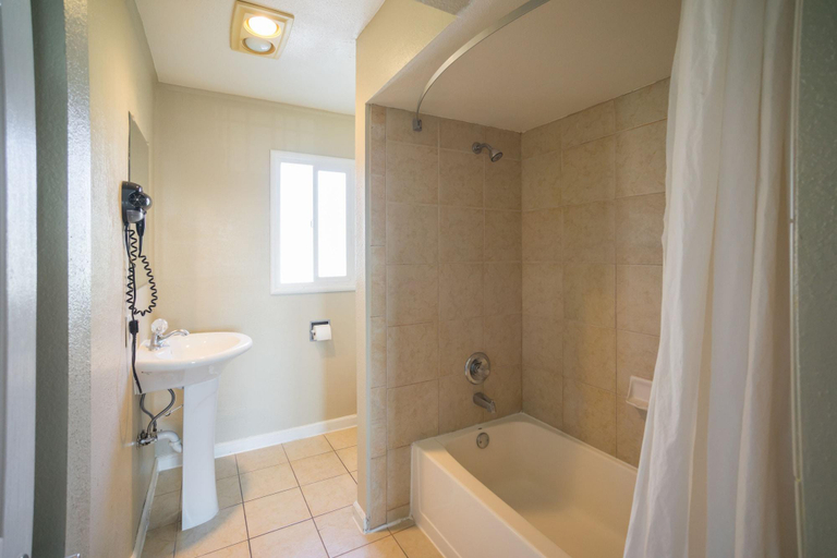 Bathroom 5, Salt Air Lodge, Santa Cruz