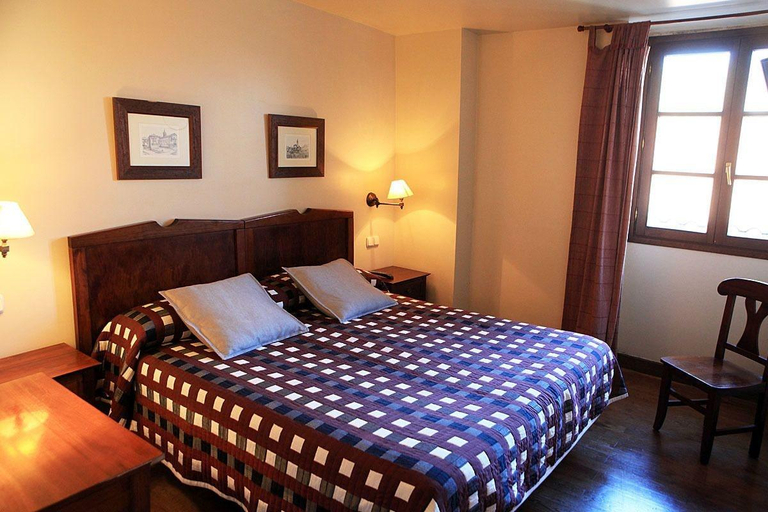 Bedroom 4, Hostal Trinkete Antxitonea, Navarra