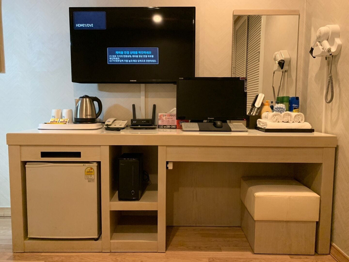 Others 5, Centro Motel, Anyang