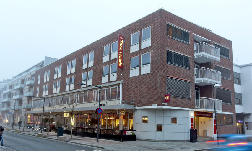 Exterior & Views