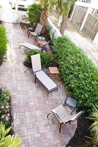 Exterior & Views 2, Desoto Beach Garden Suites, Chatham