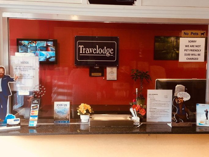Public Area 2, Travelodge by Wyndham Bay Shore Long Island, Suffolk