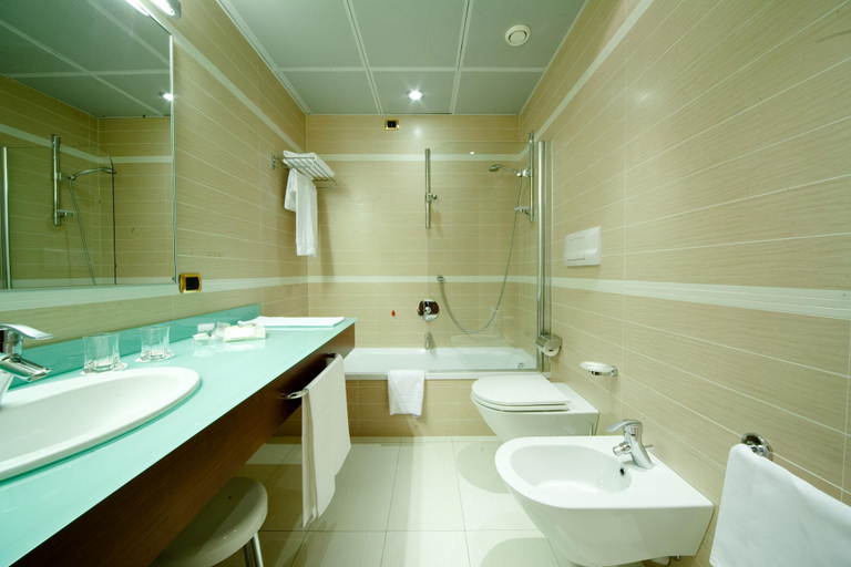Bathroom 5, D'Este, Milano