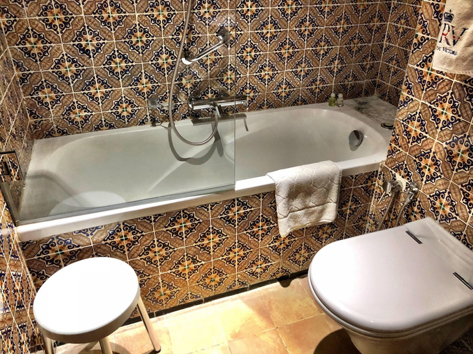 Bathroom 4, Royal Victoria, Sidi El Béchir