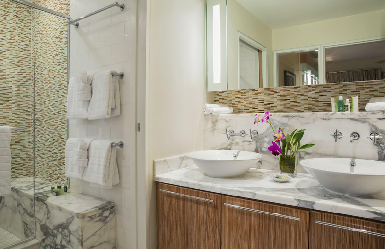 Bathroom 4, Santa Maria Suites, Monroe