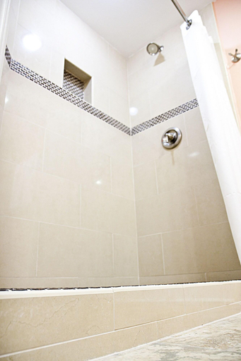 Bathroom 5, Desoto Beach Garden Suites, Chatham