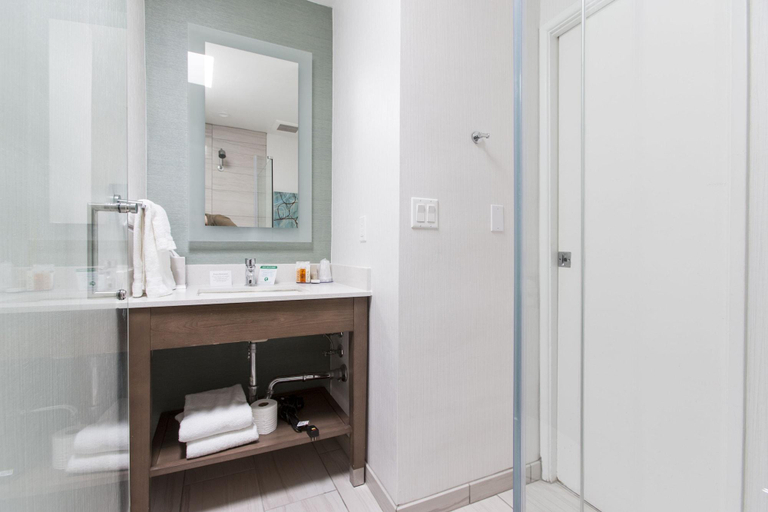 Bathroom 4, Royal Palace Westwood Los Angeles, Los Angeles