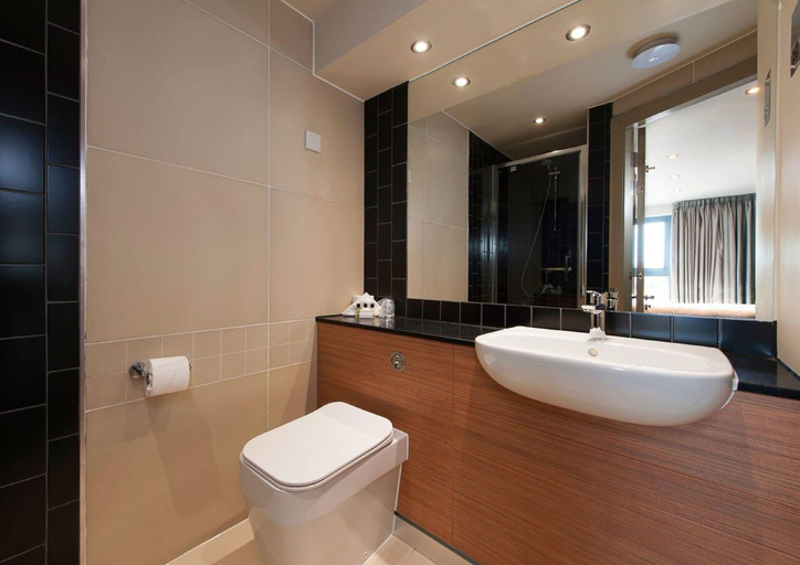 Bathroom 4, La Reserve Aparthotel, Manchester