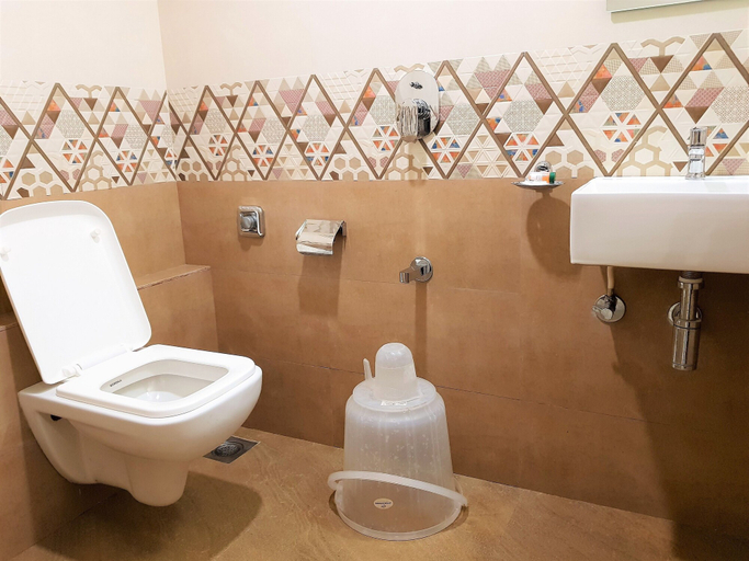 Bathroom 4, Hexa Royal Elite, Mumbai Suburban