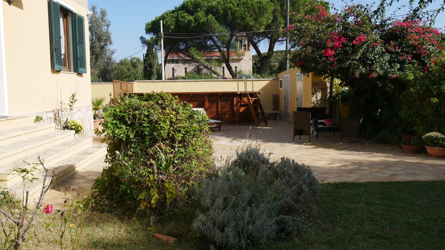 Exterior & Views, B&B Del Viale, Carbonia-Iglesias