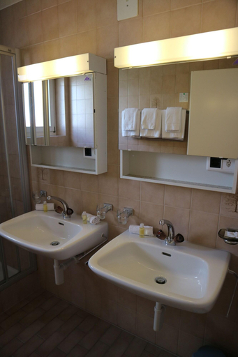 Bathroom 5, Spenglers Inn, Prättigau/Davos