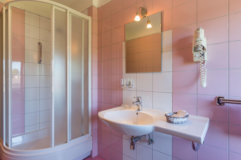 Bathroom 4, Roze Boutique Hotel, Liepaja