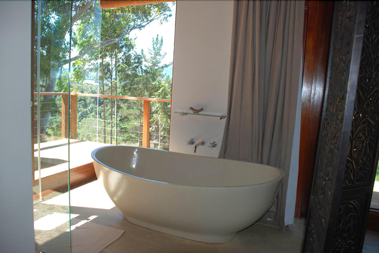 Bathroom 5, Tamodi Lodge, Eden