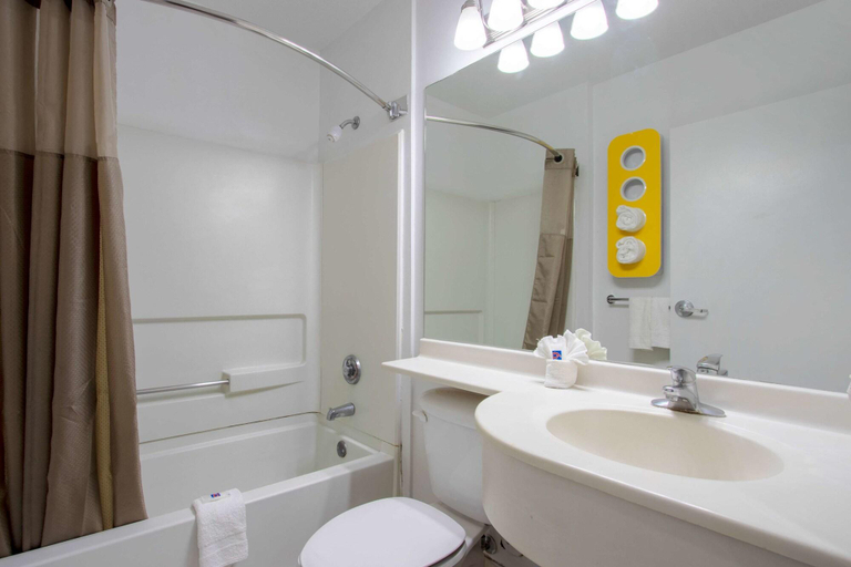 Bathroom 4, Motel 6 El Paso Southeast, El Paso