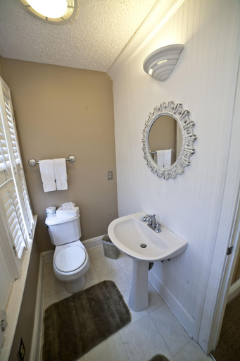 Bathroom 4, DeSoto Beach Bed & Breakfast, Chatham