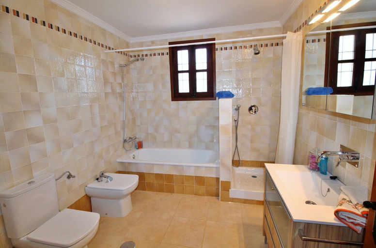 Bathroom 4, 1035 Villa el Crucero, Málaga