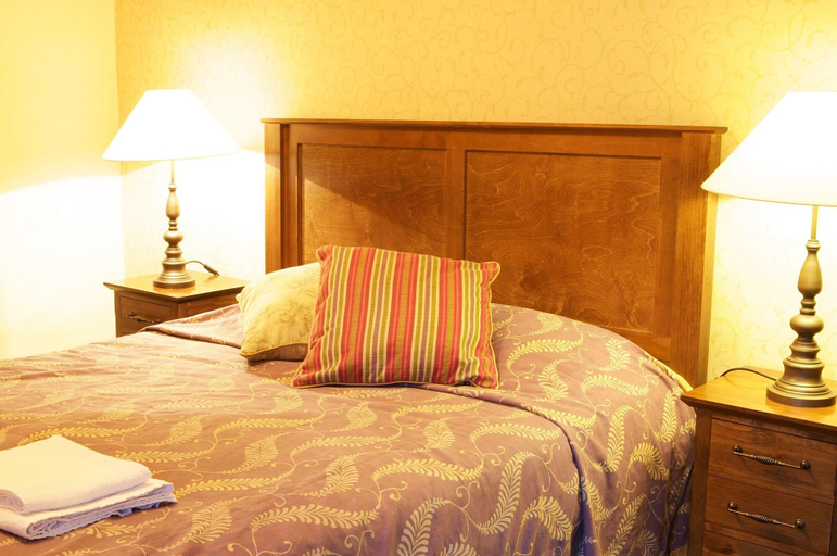 Bedroom 3, The George And Pilgrim, Somerset