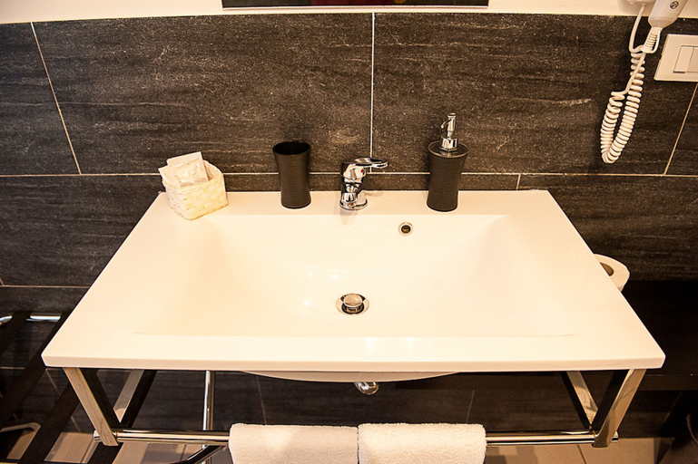 Bathroom 5, La Terrazza su Palermo, Palermo