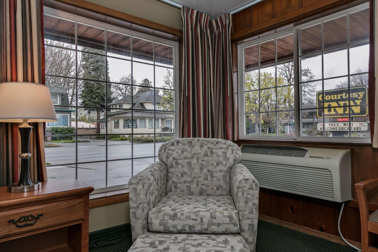 Public Area 2, Courtesy Inn, Lane