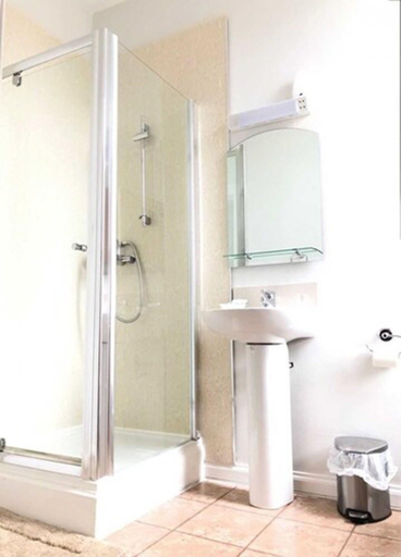 Bathroom 4, Park View House, Edinburgh