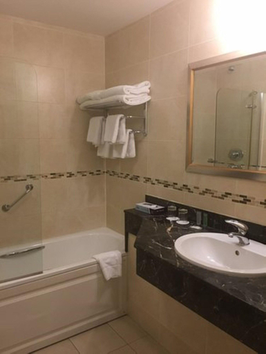 Bathroom, Bracken Court Hotel, Dublin