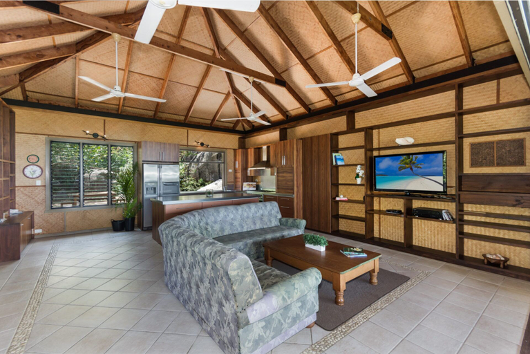 Others 5, Absolute Beachfront, Magnetic Island